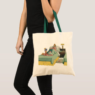 Ouderwetse familie die moeder ontbijt op bed serve tote bag