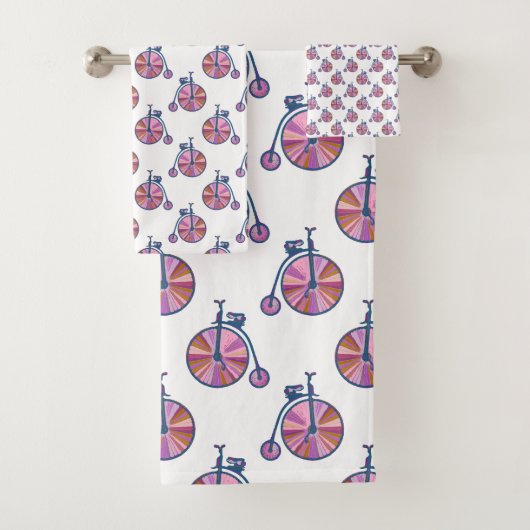  ouderwetse roze Penny Farthing Pattern Bad Handdoek (Insitu)
