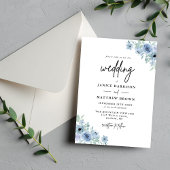 Ouderwetse stoffige blauwe bloemige trouw- kaart