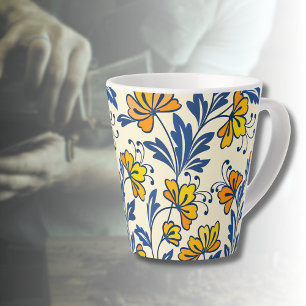 Oudgele geel oranje volksbloem in blauw blad latte mok