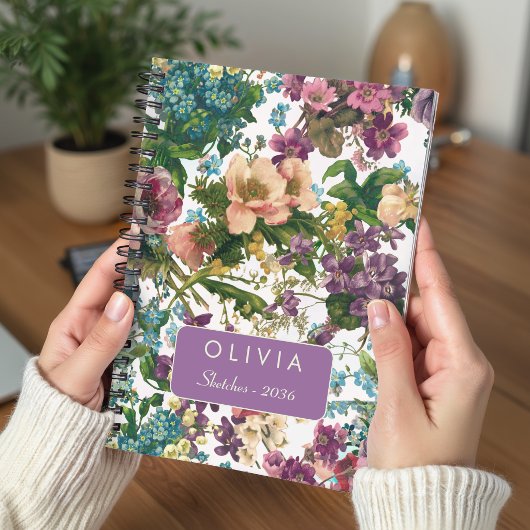 Oudroze bloemmotief met monogram notitieboek