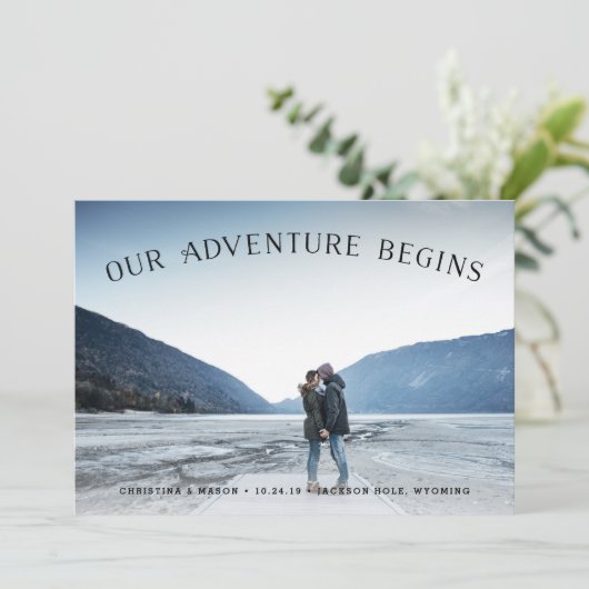 Our Adventure Begins | De foto bewaart de Datum Save The Date (Staand voorkant)