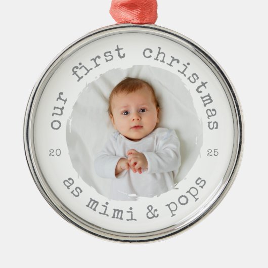Our First Christmas as Mimi & Pops 2025 Photo Metalen Ornament (Voorkant)