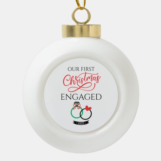 Our First Christmas Engaged 2025 Keramische Bal Ornament (Voorkant)