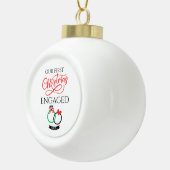 Our First Christmas Engaged 2025 Keramische Bal Ornament (Rechts)