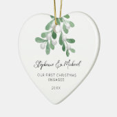 Our First Christmas Engaged Mistletoe Photo Heart  Keramisch Ornament (Links)