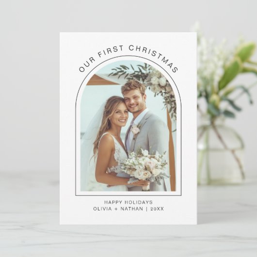 Our First Christmas Newlywed Beach Arch Photo Feestdagenkaart (Staand voorkant)