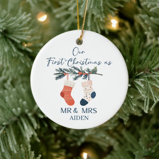 Our First Christmas | Personalized Holiday Keepsak Keramisch Ornament (Boom)