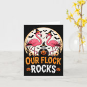 Our Flock Rocks Flamingo Halloween Costume Matchin Kaart (Gele Bloem)