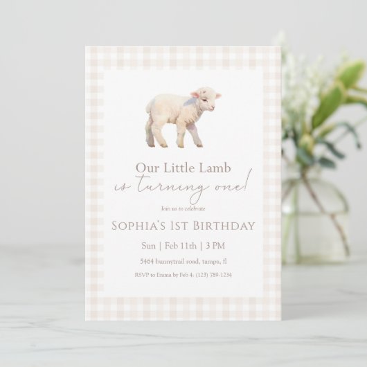 Our Little Lamb Birthday Neutral Gingham Kaart (Staand voorkant)