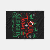 Our Team Sleighs Christmas Reindeers Santa's Worke Fleece Deken (Voorkant (Horizontaal))