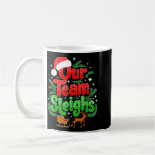 Our Team Sleighs Christmas Reindeers Santa's Worke Koffiemok (Links)
