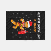 Out Here Looking Like A Snack Funny Gingerbread Ch Fleece Deken (Voorkant (Horizontaal))