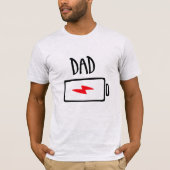 Out of Batteries – Dad T-shirt (Voorkant)