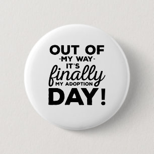 Out of My Way Its Finally My Adoptie Day Ronde Button 5,7 Cm