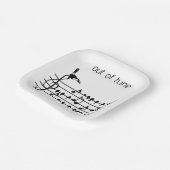 Out of Tune, toekan bij zangvogels Papieren Bordje (Gebogen)