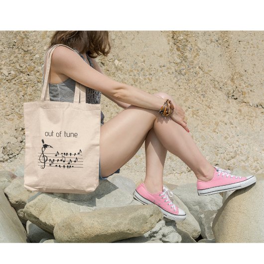 Out of Tune, toekan bij zangvogels Tote Bag