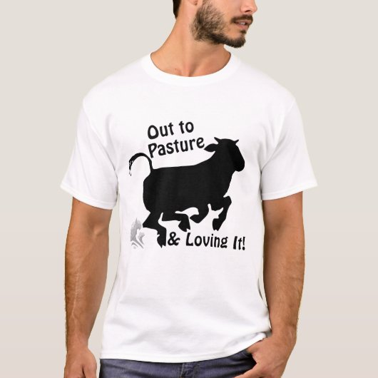 Out to Pasture & Loving It Funny Retirement Cow T-shirt (Voorkant)