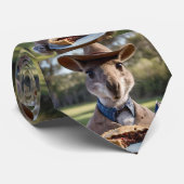 Outback Delight: A Kangaroo Eats Aussie Meat Pie Stropdas (Opgerold)