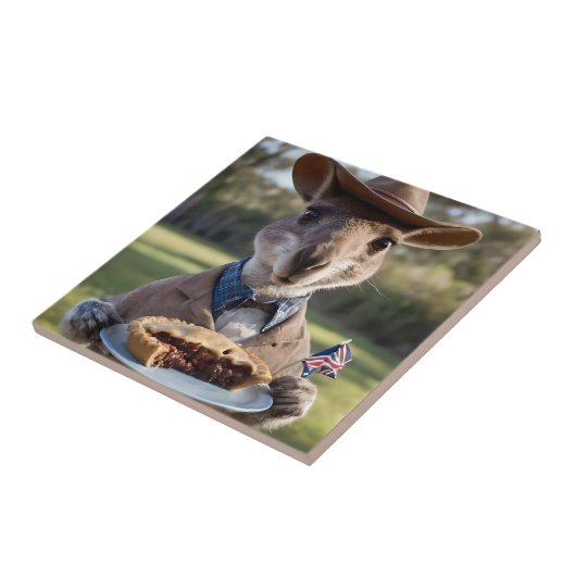 Outback Delight: A Kangaroo Eats Aussie Meat Pie Tegeltje (Zijkant)