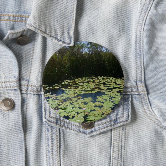 Outback Lily Pads Badge Ronde Button 4,0 Cm (In situ)