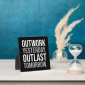 Outwork gisteren, outlast morgen - Motivatie Fotoplaat (Insitu)