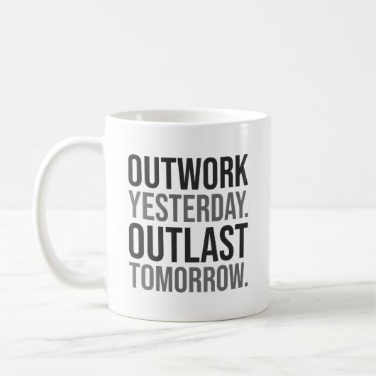 Outwork gisteren, outlast morgen - Motivatie Koffiemok (Links)