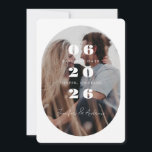 Ovaal fancy lijst save the date<br><div class="desc">Sla de datumfotokaart op met één foto en een modern type. Foto tegoed aan unsplash.com</div>