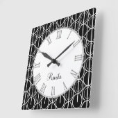 Ovaal grafisch patroon zwart-wit tegen muur klok (Hoek)