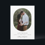 Ovaal lijst save the date<br><div class="desc">Sla de datumfotokaart op met één foto en een modern type. Foto tegoed aan unsplash.com</div>