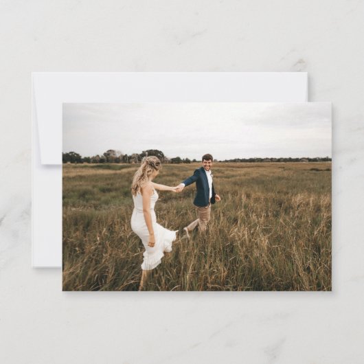 Ovaal van bladeren wit olijfgroen foto bruiloft save the date (Achterkant)