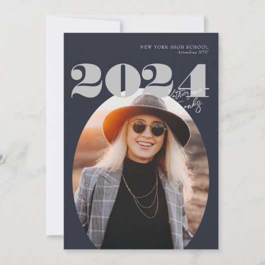 Oval Bold Modern Class of 2024 Foto Afstuderen Kaart (Voorkant)