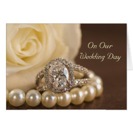 Ovale Diamond Ring and White Rose Wedding Day