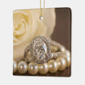 Ovale Diamond Ring and White Rose Wedding Keramisch Ornament (Links)