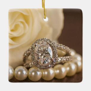 Ovale Diamond Ring and White Rose Wedding Keramisch Ornament