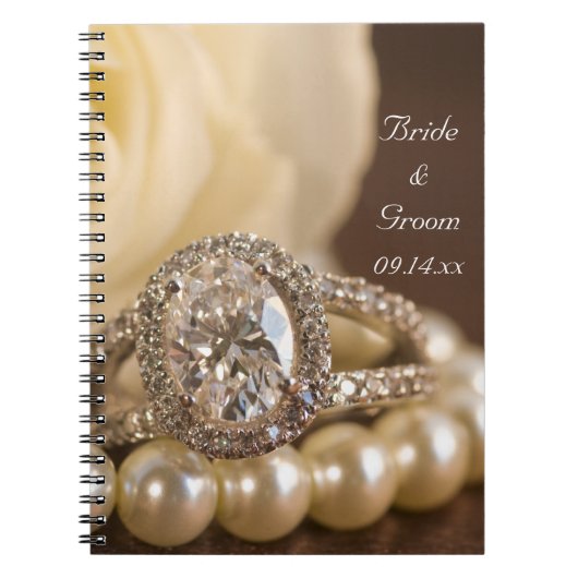 Ovale Diamond Ring and White Rose Wedding Notitieboek (Voorkant)