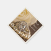 Ovale Diamond Ring and White Rose Wedding Servet (Hoek)