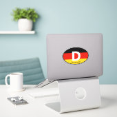 Ovale Duitse vlag landcode vinyl auto sticker (Laptop op bureau)
