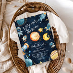 Over de Maan Celestial Baby shower Navy Kaart<br><div class="desc">Doe mee aan de viering met onze Space Outer Baby shower Navy Invitation! Perfect voor aanstaande ouders die over de maan zijn over hun kleintje onderweg, deze hemelse uitnodiging heeft een dromerige marineblauwe achtergrond versierd met sprankelende sterren, planeten en een charmant raketschipontwerp. Kenmerken: Elegant ontwerp: Een verfijnd marinepalet met glinsterende...</div>