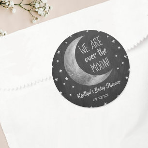 Over de maan   Klassieke Baby shower-ronde-sticker Ronde Sticker