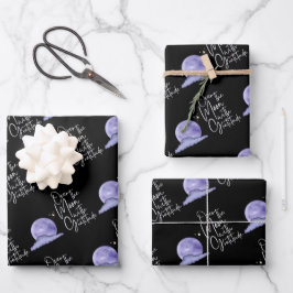 Over de maan met veel papierbladen voor het verpak inpakpapier vel