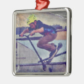 Over de rand - Stunt-Scooter Champ Metalen Ornament (Links)