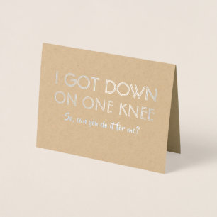 Over één knie - het grappige Groomsman Bro-voorste Folie Kaarten