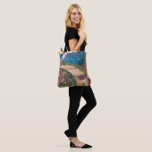 Over een pad lopen tote bag (Op model)