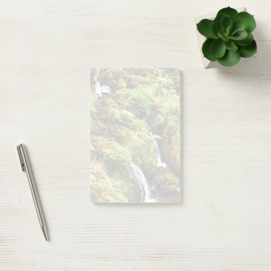 Over en onder post-it® notes (Kantoor)