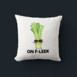 Over Fleek Funny Veggie Leek Pun Kussen<br><div class="desc">Op Fleek is Funny Veggie Leek Pun een schattige stelletje prei die op vloek kijkt in zijn zonnebril. Funny Pun cadeau voor familie en vrienden die van groente,  prei en puns houden.</div>
