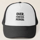 Over Forever Periode Statement Hoed Trucker Pet (Voorkant)