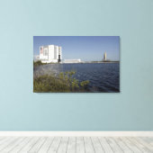 Over het bekken bekeken, Space Shuttle Atlantis Canvas Afdruk (Insitu (Houten vloer))