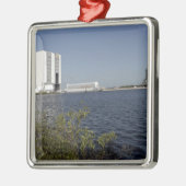 Over het bekken bekeken, Space Shuttle Atlantis Metalen Ornament (Links)