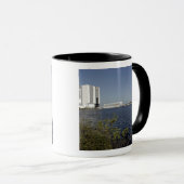 Over het bekken bekeken, Space Shuttle Atlantis Mok (Voorkant rechts)